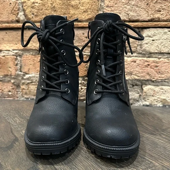 Torrid - Black Boots - Size 6WW - Picture 4 of 4